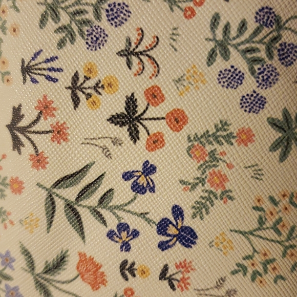 💥BUY 5 GET 3 FREE White Menagerie Garden Small Cosmetic Pouch - Picture 4 of 5